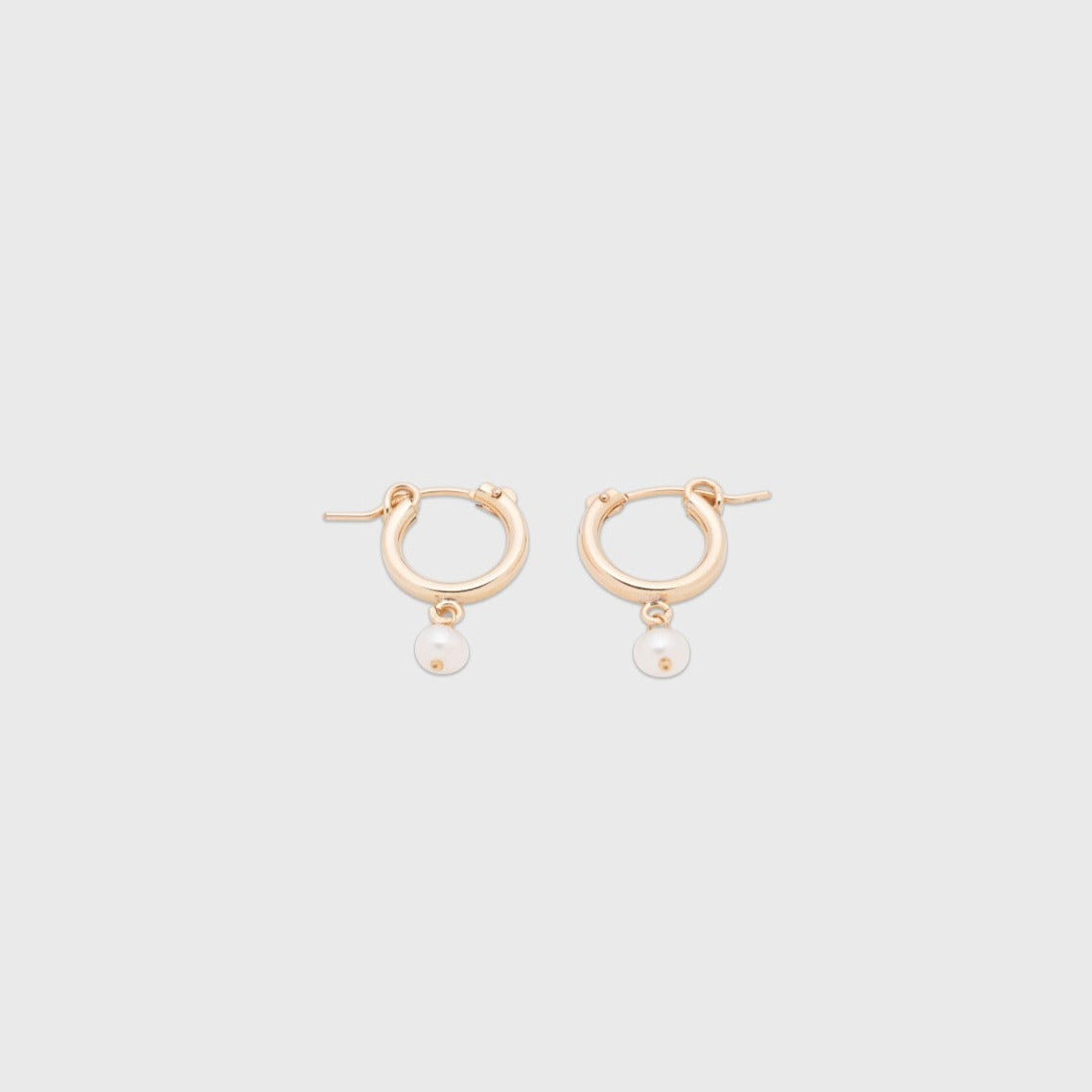 pearl mini hoops (13mm)