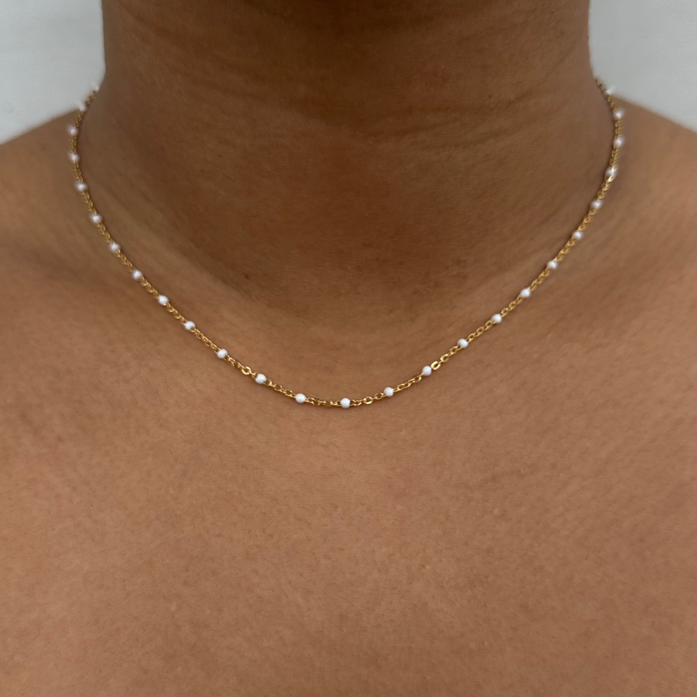 white daisy necklace