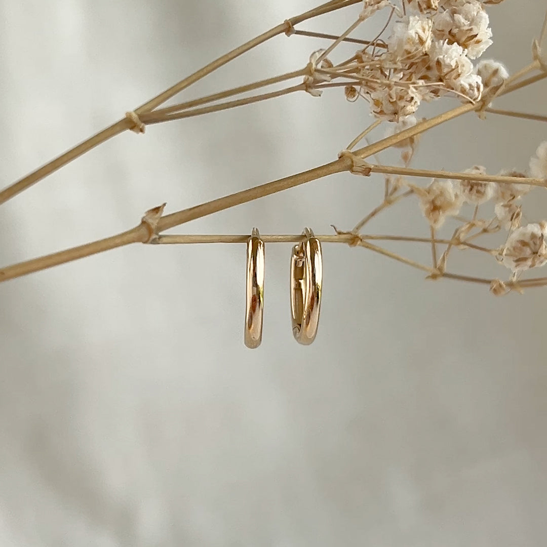 14k Gold Huggie Earrings - Emilia